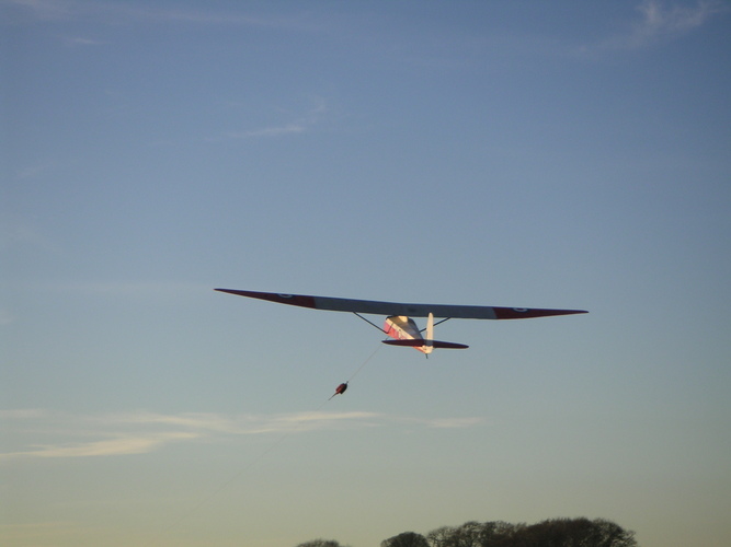 Amy Winch Lauching T21 at Portmoak