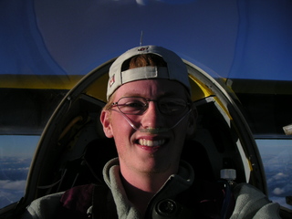 Bruce flying in the UK Mountain Soaring comp.